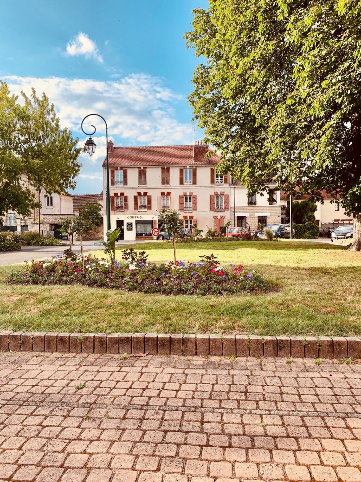 Le Logis Cantilien Lamorlaye-Chantilly Exterior photo